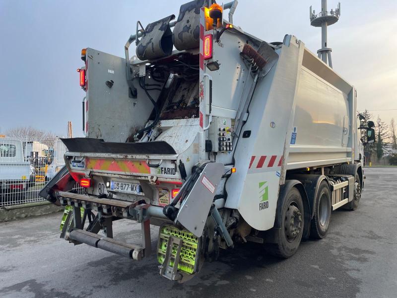 Engin de voirie Scania P 320 Camion benne à ordures ménagères