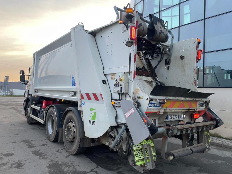 Engin de voirie Scania P 320 Camion benne à ordures ménagères