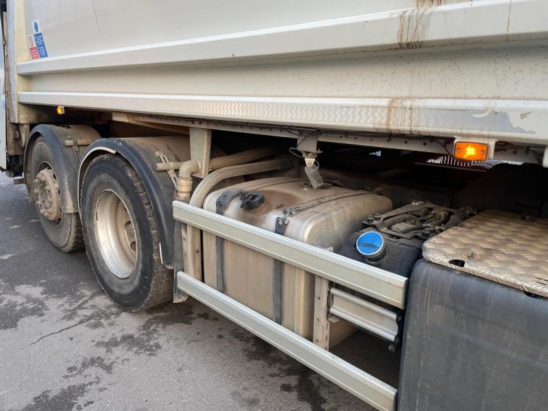 Engin de voirie Scania P 320 Camion benne à ordures ménagères