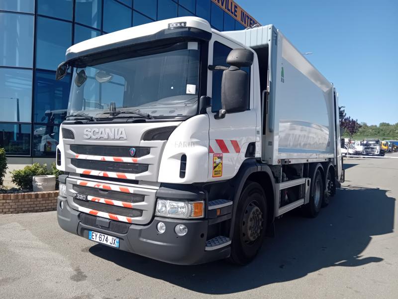 Engin de voirie Scania P 320 Camion benne à ordures ménagères