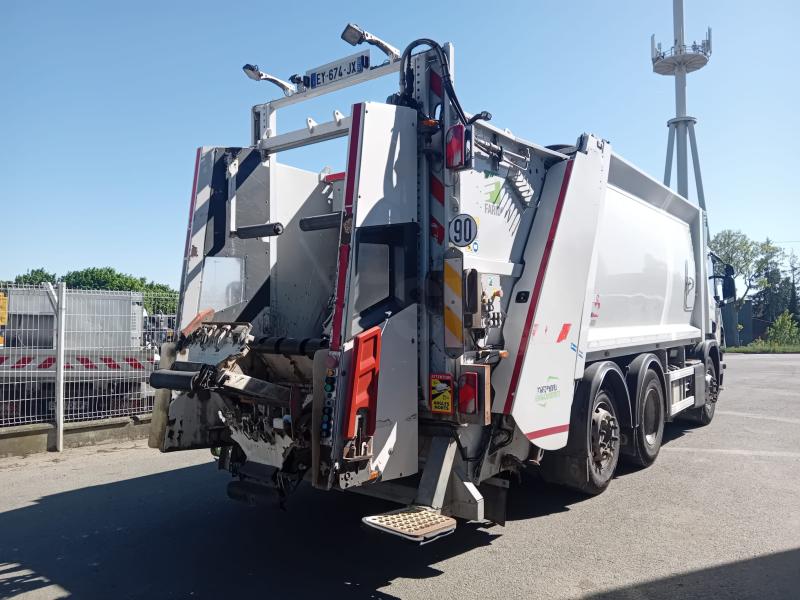 Engin de voirie Scania P 320 Camion benne à ordures ménagères