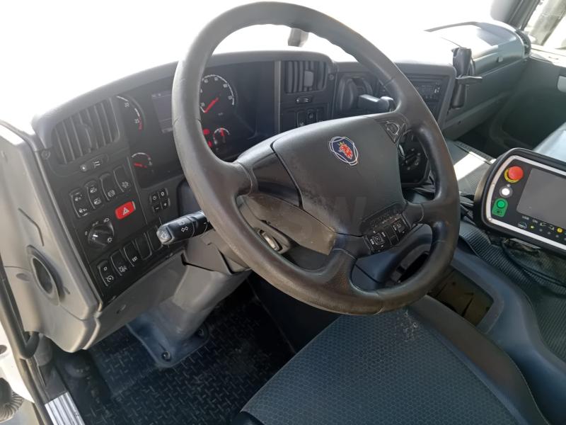 Engin de voirie Scania P 320 Camion benne à ordures ménagères