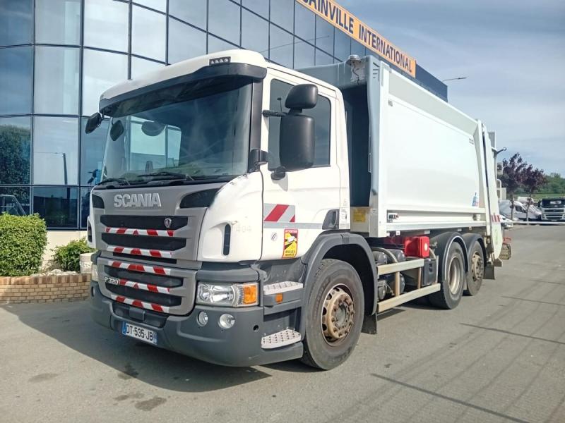 Engin de voirie Scania P 320 Camion benne à ordures ménagères