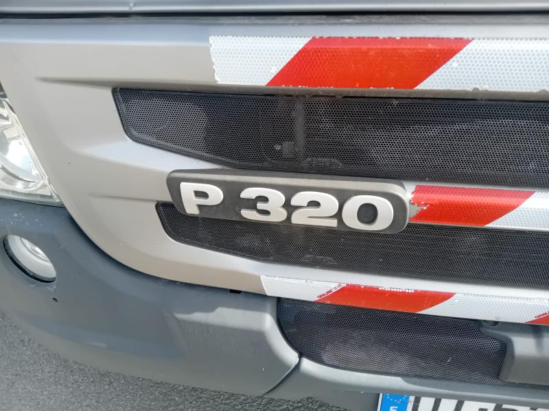 Engin de voirie Scania P 320 Camion benne à ordures ménagères