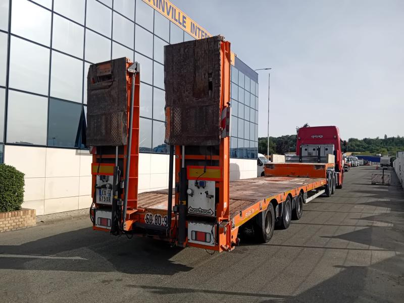 Semi-remorque Nooteboom Porte engins