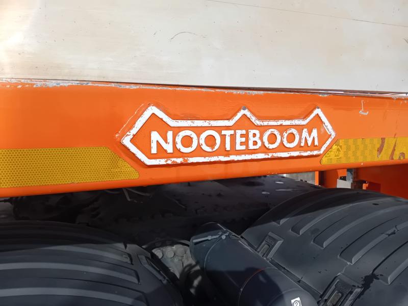 Semi-remorque Nooteboom Porte engins