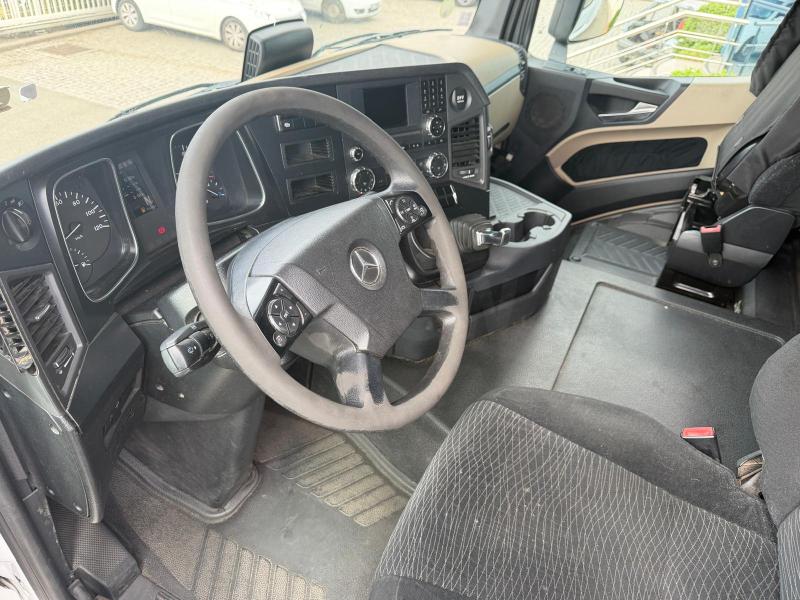 Tracteur Mercedes Actros 1845