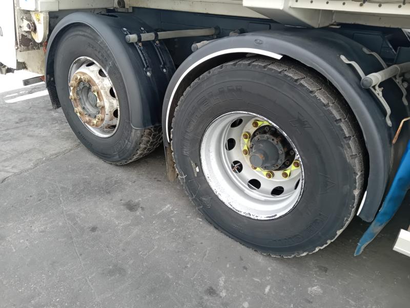 Engin de voirie Scania P 320 Camion benne à ordures ménagères