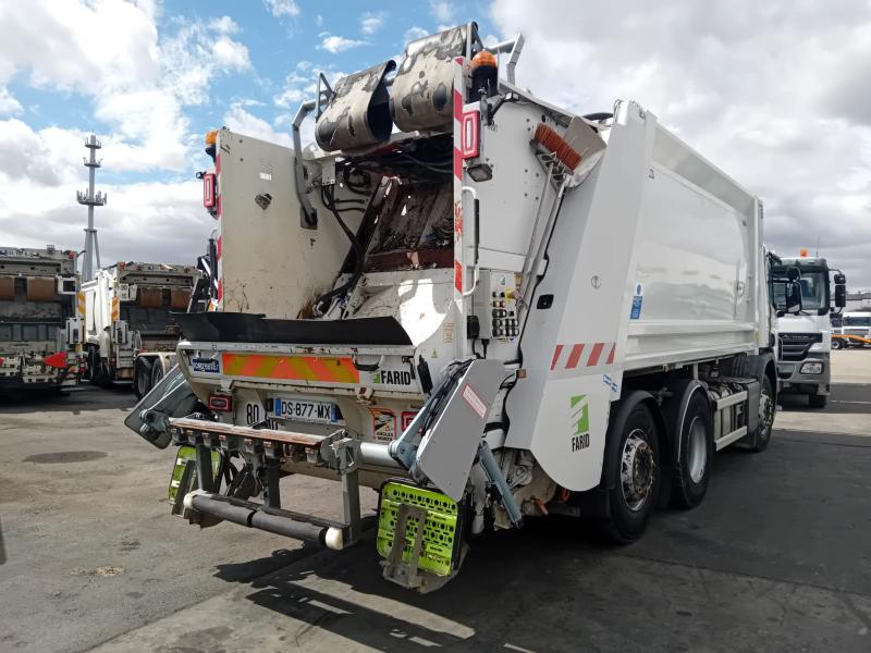 Engin de voirie Scania P 320 Camion benne à ordures ménagères