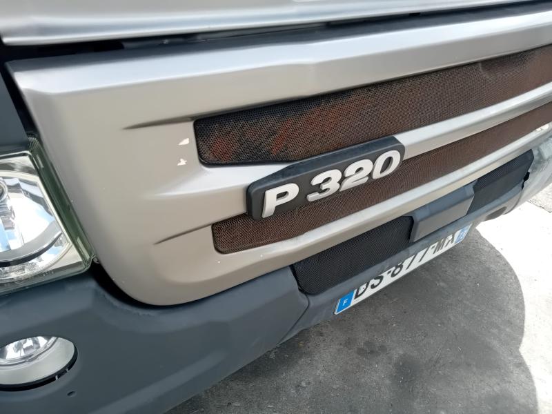Engin de voirie Scania P 320 Camion benne à ordures ménagères