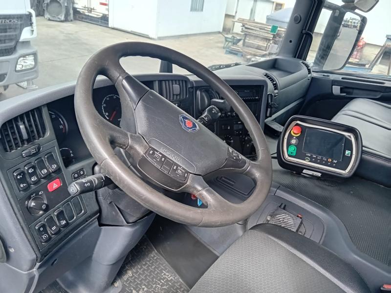Engin de voirie Scania P 320 Camion benne à ordures ménagères