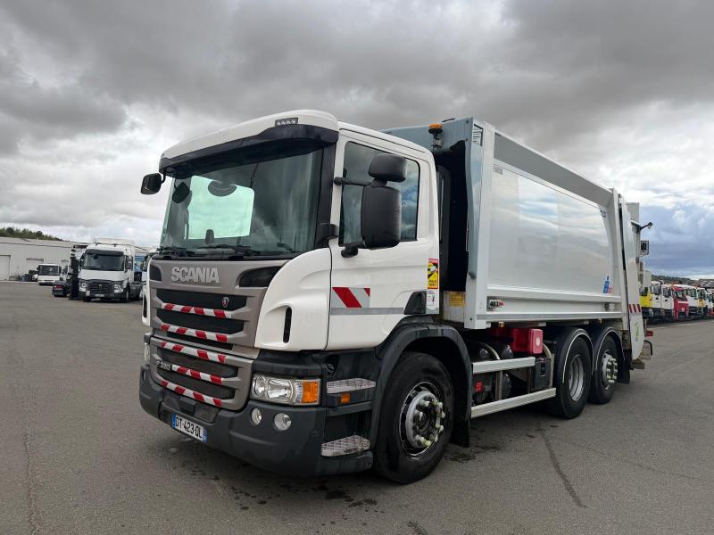 Engin de voirie Scania P 320 Camion benne à ordures ménagères
