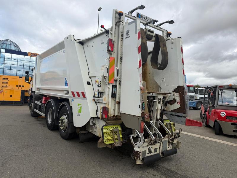 Engin de voirie Scania P 320 Camion benne à ordures ménagères
