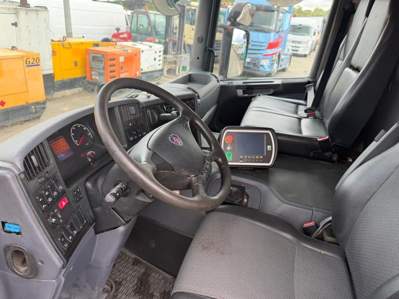Engin de voirie Scania P 320 Camion benne à ordures ménagères