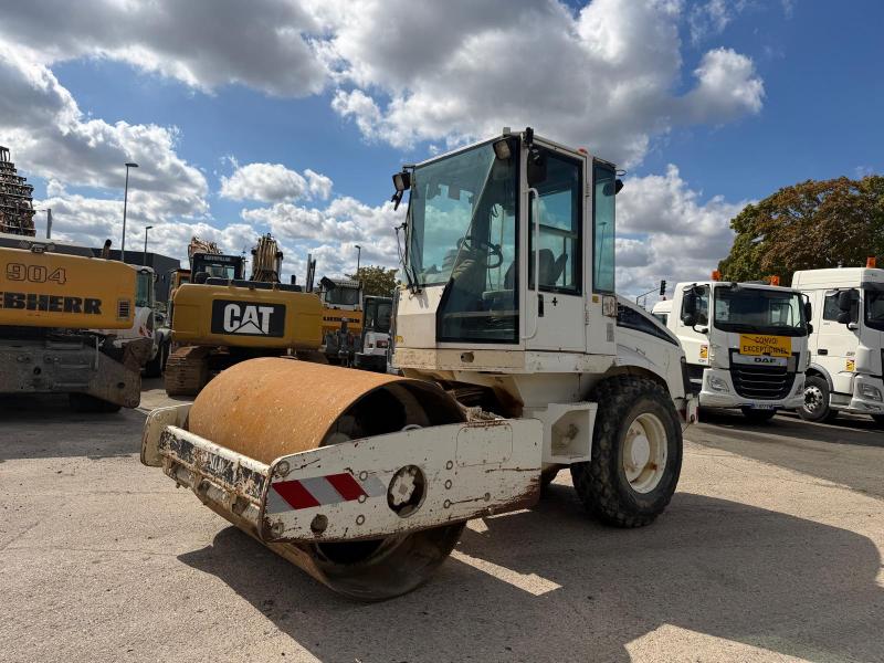 Compacteur Caterpillar CS 423 E Compacteur à main Rouleau vibrant