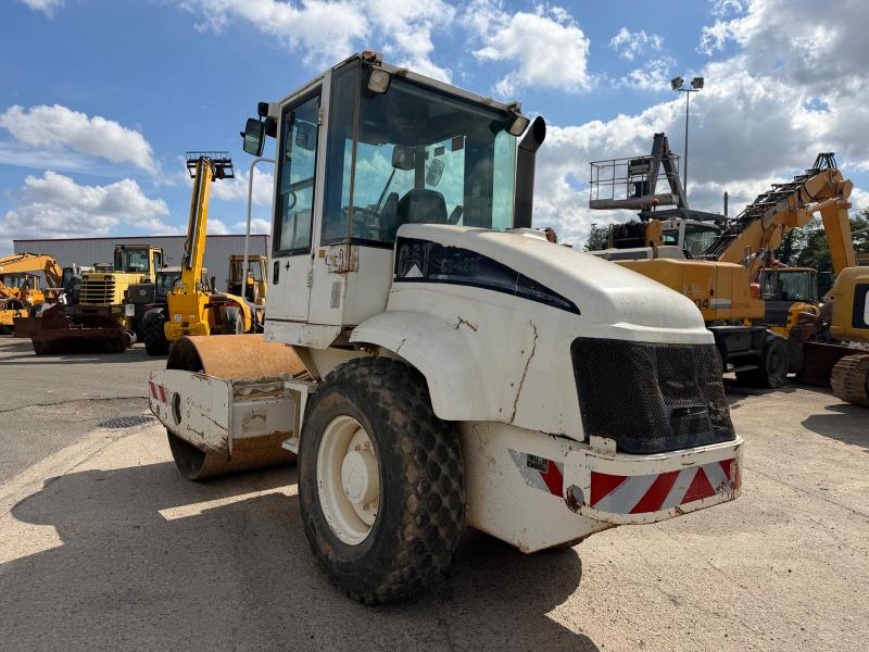 Compacteur Caterpillar CS 423 E Compacteur à main Rouleau vibrant