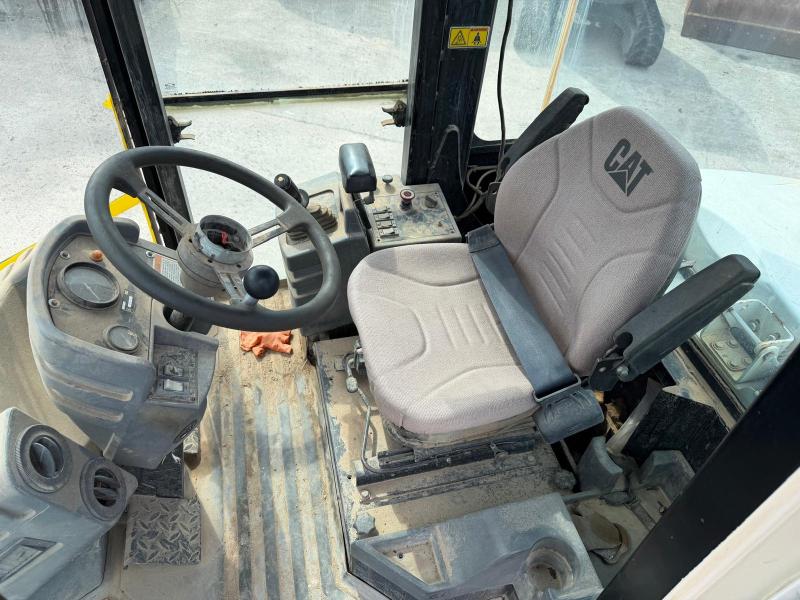 Compacteur Caterpillar CS 423 E Compacteur à main Rouleau vibrant