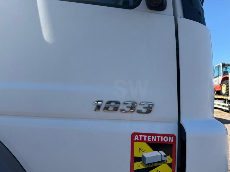 Camion Mercedes Axor 1833 Bâché Rideaux coulissants (PLSC)