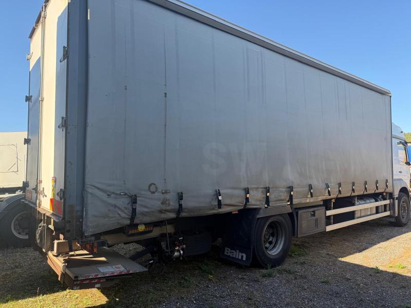 Camion Mercedes Axor 1833 Bâché Rideaux coulissants (PLSC)