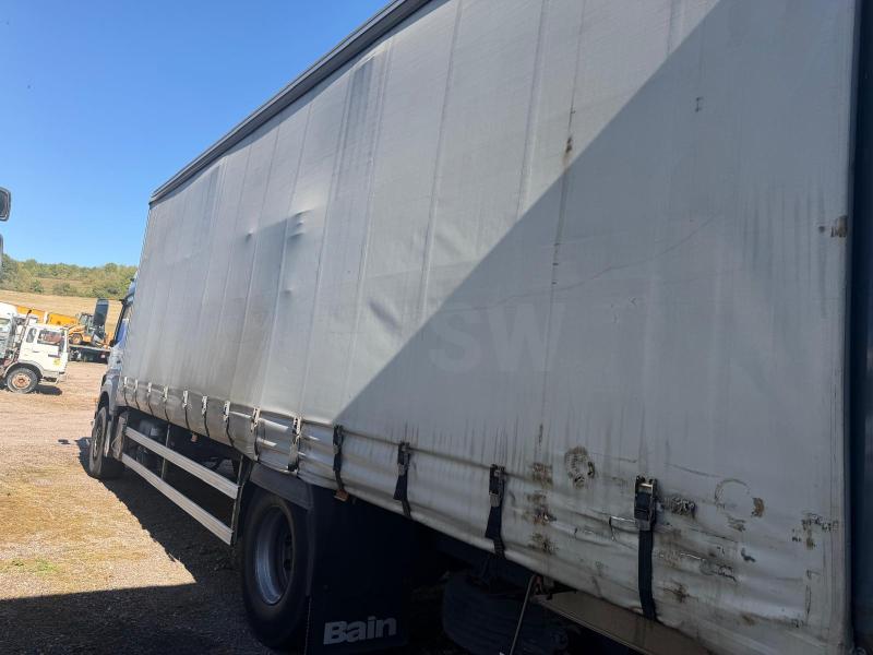 Camion Mercedes Axor 1833 Bâché Rideaux coulissants (PLSC)