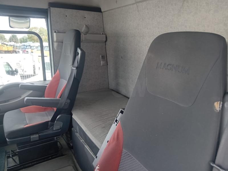 Camion Renault Magnum 480 DXI Fourgon