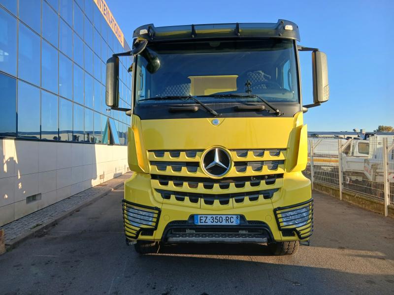 Camion Mercedes Arocs 4151 Benne Benne arrière