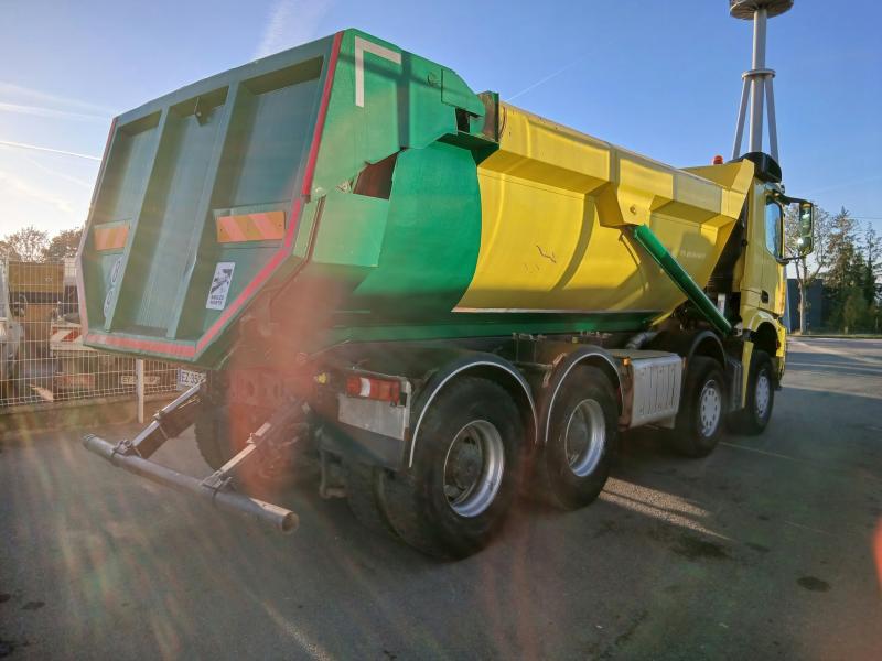 Camion Mercedes Arocs 4151 Benne Benne arrière