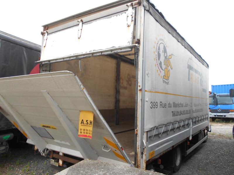 Camion Renault Midlum 180 Savoyarde (plateau ridelles bâché)