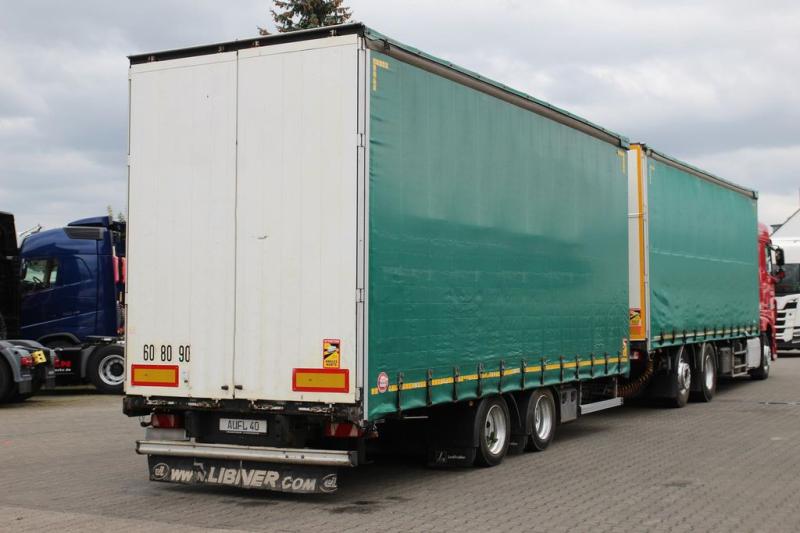 vrachtwagen met aanhanger DAF XF460