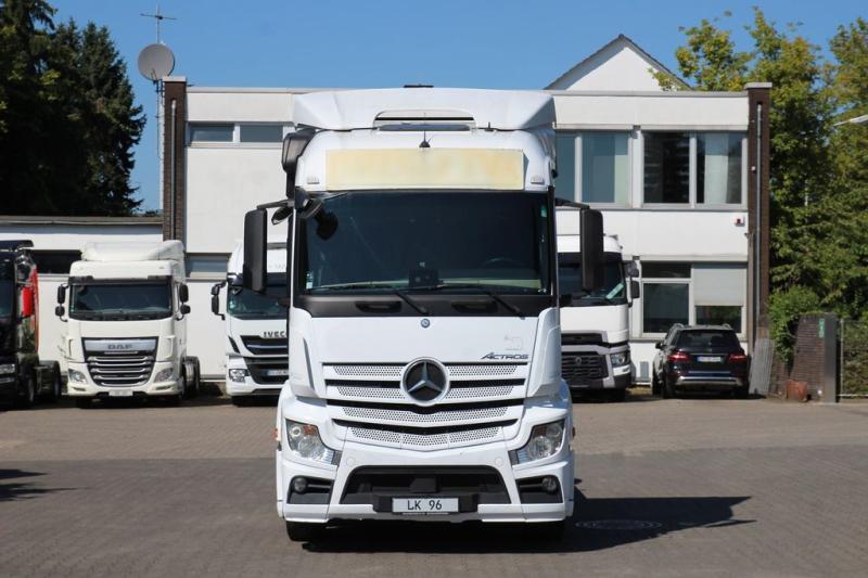 Ciężarówka Mercedes Actros