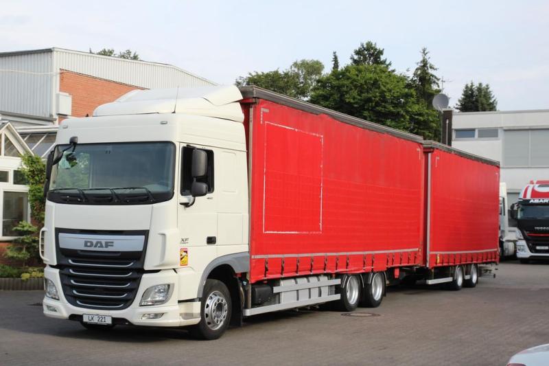 Trailer truck DAF XF460