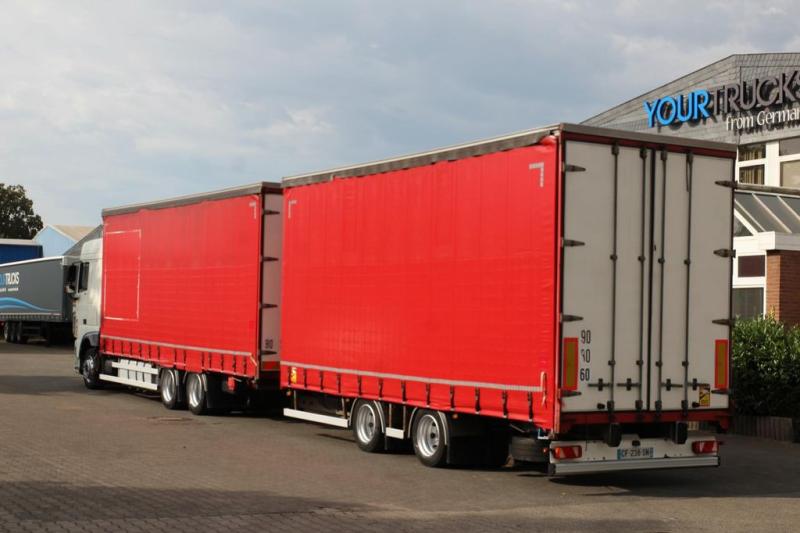 vrachtwagen met aanhanger DAF XF460