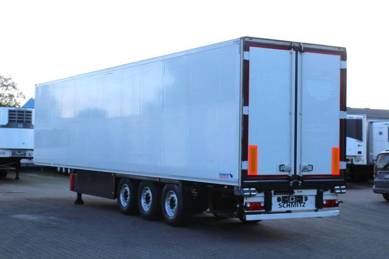 Semi-trailer Schmitz Cargobull Carrier Vector 1950 /Strom/Aluboden/Pharma/FRC