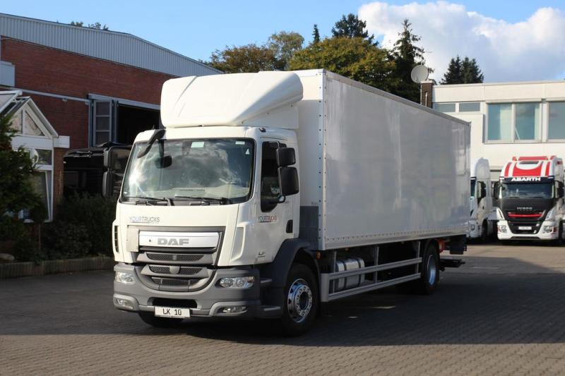 DAF LF 320 Koffer 8,7m / Rolltor + LBW / Klima / ACC