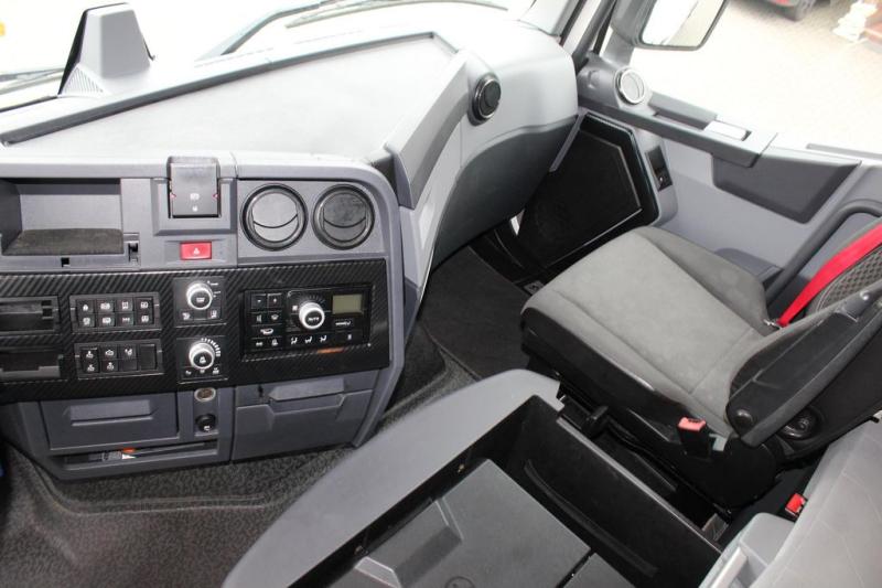 Tractor Renault T 520 E6 High Sleeper/Retarder/ 2Tanks/ Kühlbox