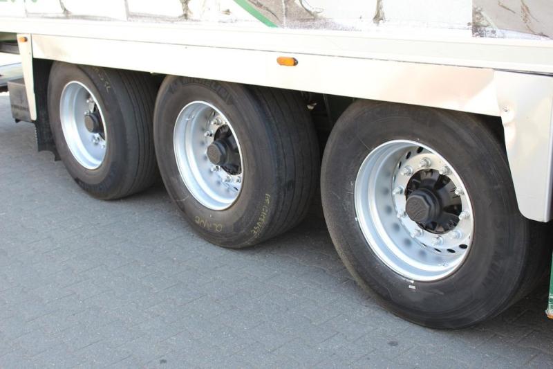 Semi-trailer Lamberet TK SLXe Spectrum/2,70h/Doppelstock/LBW/FRC26