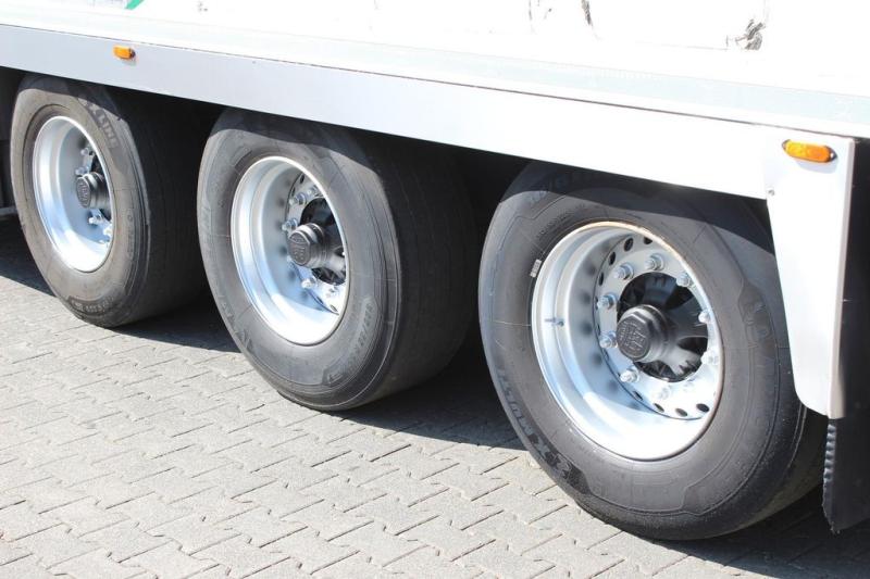 Semi-trailer Lamberet TK SLXe Spectrum/2,70h/Doppelstock/LBW/FRC26