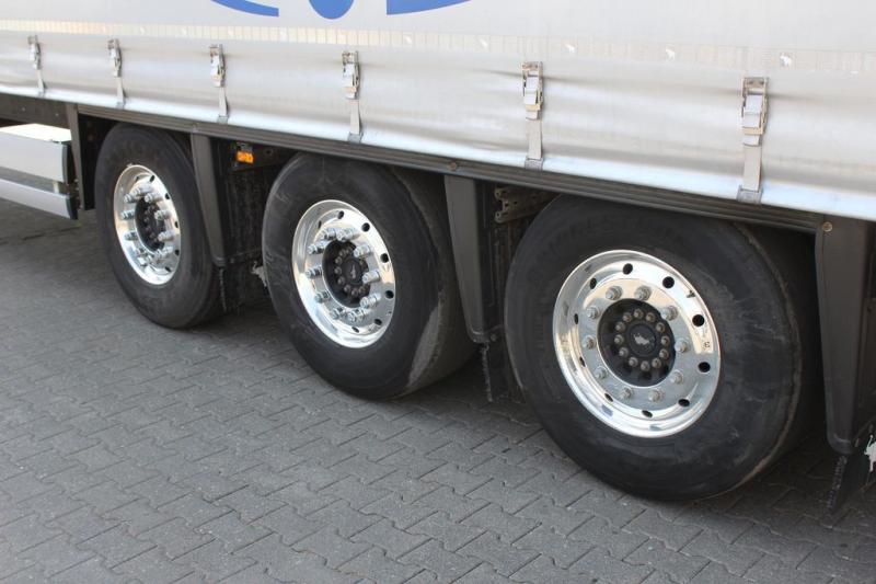 Semirremolque Schmitz Cargobull Standard/ 2,8h/ Edscha/ 2xLift/ Coil/ Alufelgen