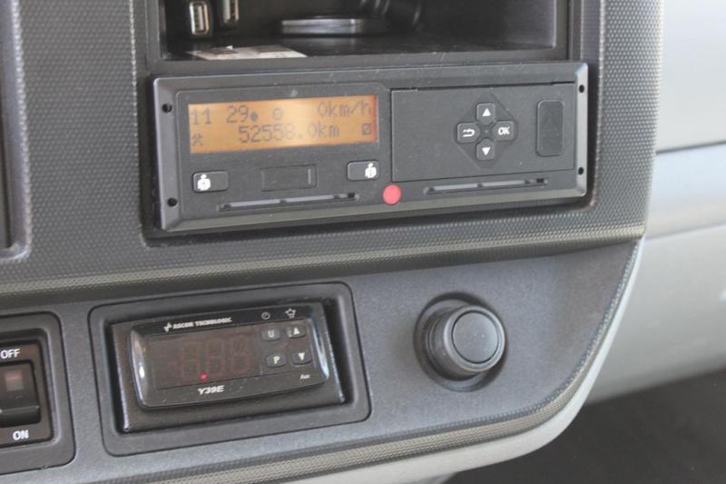 Camião Renault D 7.5 E6 Kühler/ LBW+Rolltor/Strom/Klima/53Tkm!