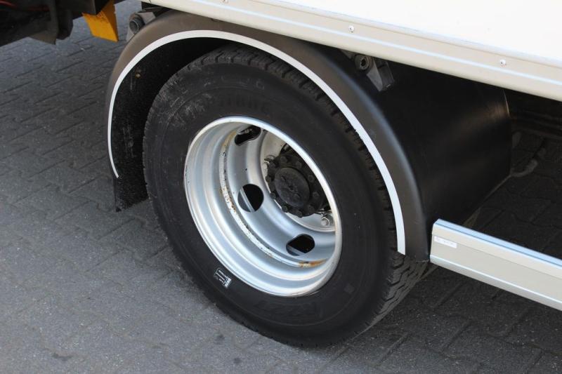 Camião Renault D 7.5 E6 Kühler/ LBW+Rolltor/Strom/Klima/53Tkm!