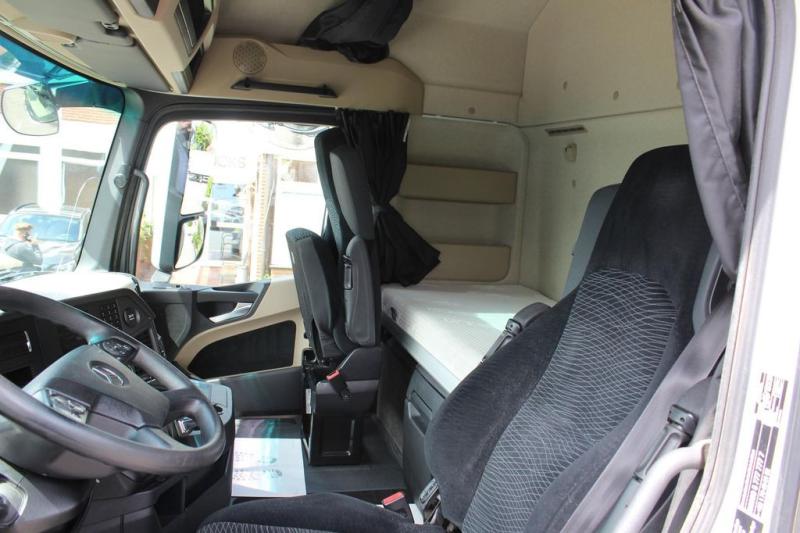 Sattelzugmaschine Mercedes Actros