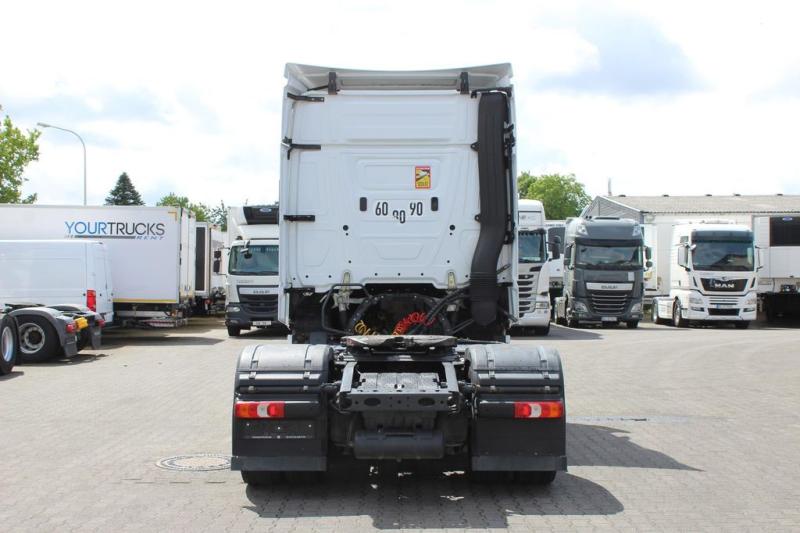 Sattelzugmaschine Mercedes Actros