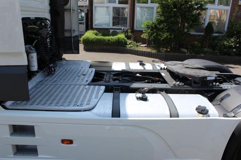 Ciągnik siodłowy DAF 480 SSC / Retarder/ Kühlbox/ 2 Tanks/ 2 Units!