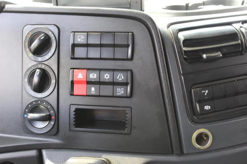 Camião Mercedes Atego