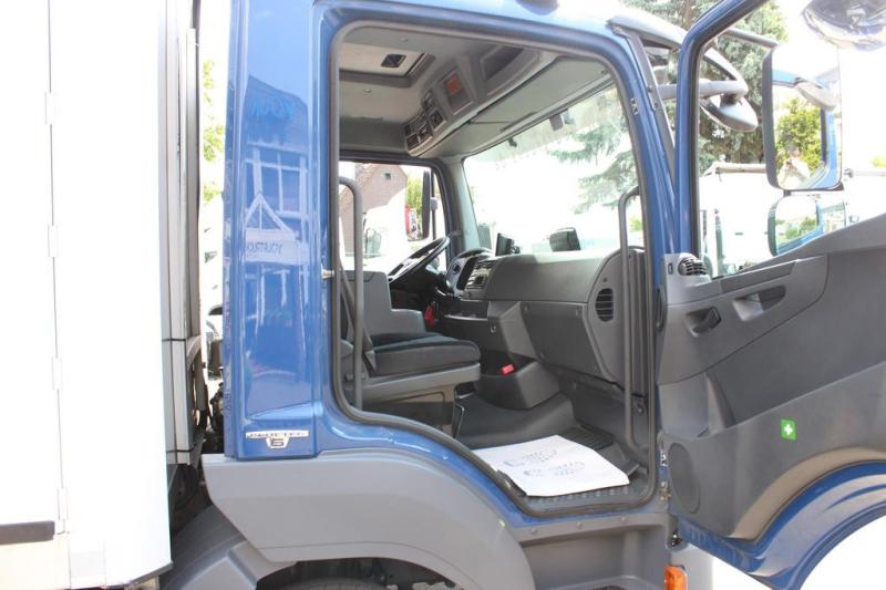 Camião Mercedes Atego