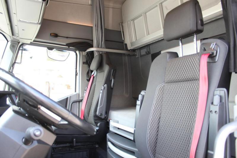Trattore Renault T 520 E6 High Sleeper/Retarder/Kühlbox/ VIN: MD