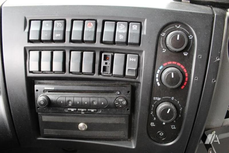 Camião Renault Gamme D WIDE