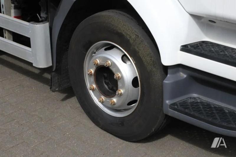 vrachtwagen Renault Midlum 220 DXI