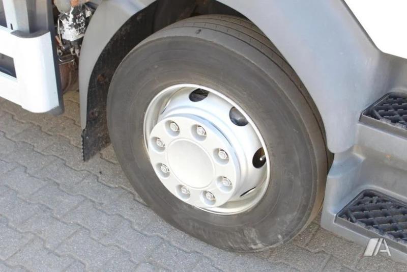 vrachtwagen Renault Gamme D WIDE