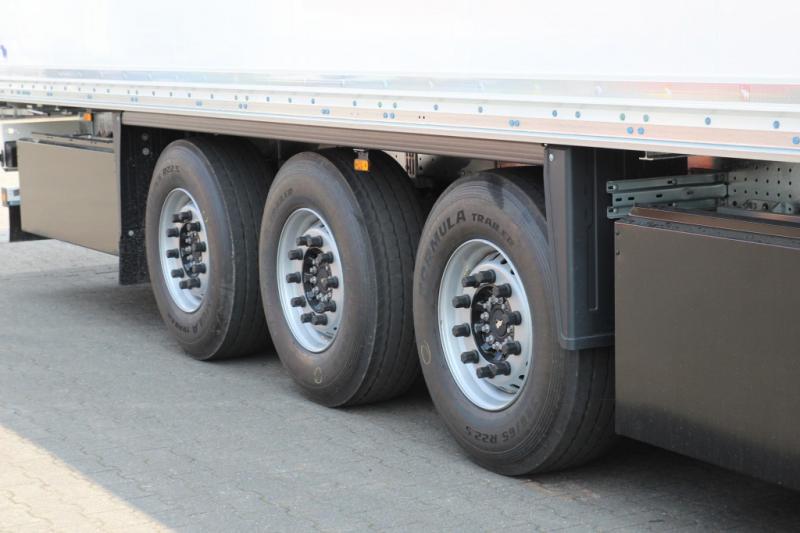 Semi-trailer Schmitz Cargobull Koffer    DS Liftachse 4x Pal.-Kasten NEU !